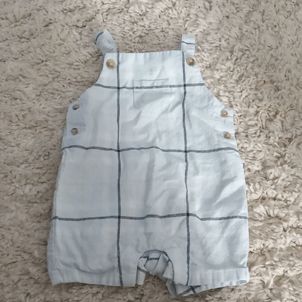 Janie And Jack Romper Style Overalls In White Black Blue & Tan. Size 3-6 month